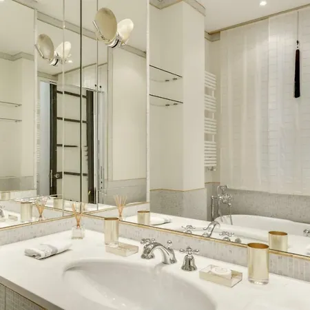 Rue De Luynes In Apartment Paris