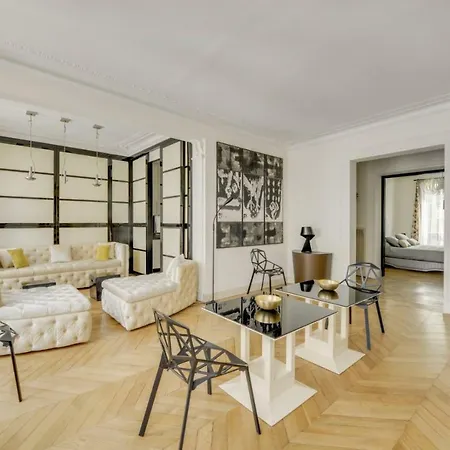 Rue De Luynes In Apartment Paris